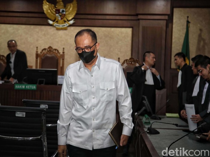 Majelis hakim Pengadilan Tipikor Jakarta menolak eksepsi Rafael Alun Trisambodo. Sidang pun dilanjutkan ke tahap pembuktian.