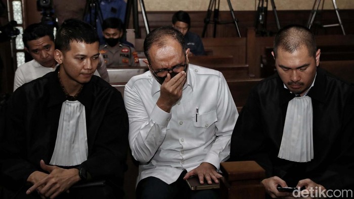 Majelis hakim Pengadilan Tipikor Jakarta menolak eksepsi Rafael Alun Trisambodo. Sidang pun dilanjutkan ke tahap pembuktian.