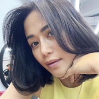 Sebelumnya wanita yang akrab disapa omay itu mengaku lubang hidungnya kecil sebelah sehingga rhinoplasty menjadi jalannya untuk memperbaiki tampilannya. Seperti inilah hidung hasil operasi plastiknya yang tampak lebih mancung dengan cuping hidung yang lebih kecil. Foto: dok. Instagram/@farida.nurhan