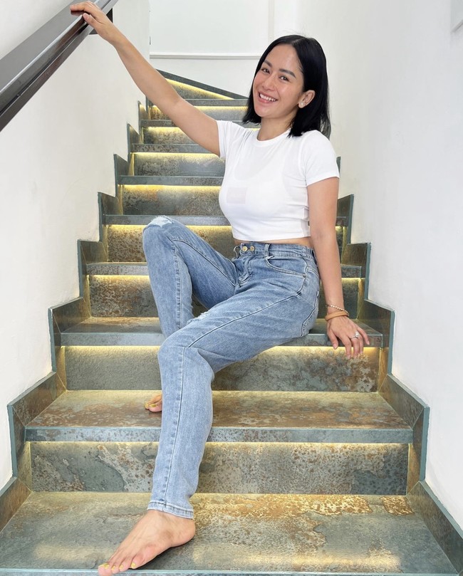 Tiga tahun lalu, Farida ternyata juga menjalani operasi payudara. Tampak disejumlah foto OOTD dengan busana ketat, penampilan nenek satu cucu itu tampak berbeda dari sebelum implan. Foto: dok. Instagram/@farida.nurhan