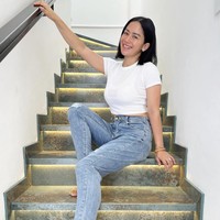 Tiga tahun lalu, Farida ternyata juga menjalani operasi payudara. Tampak disejumlah foto OOTD dengan busana ketat, penampilan nenek satu cucu itu tampak berbeda dari sebelum implan. Foto: dok. Instagram/@farida.nurhan