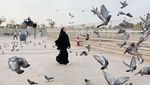 Cantiknya Fuji yang Berhijab saat Ibadah Umrah