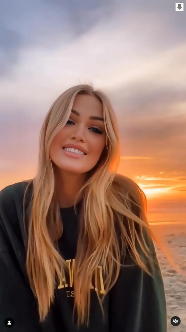 Sebuah video yang viral memperlihatkan penampilan wanita cantik lip sync lagu Rihanna. Melihat wajahnya, kamu pasti berpikir dia masih berusia 20an atau bahkan remaja. Foto: Instagram