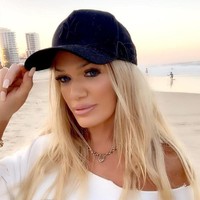 Begini penampilan Gina sebenarnya yang tentu masih cantik. Foto: Instagram @ginastewartofficial