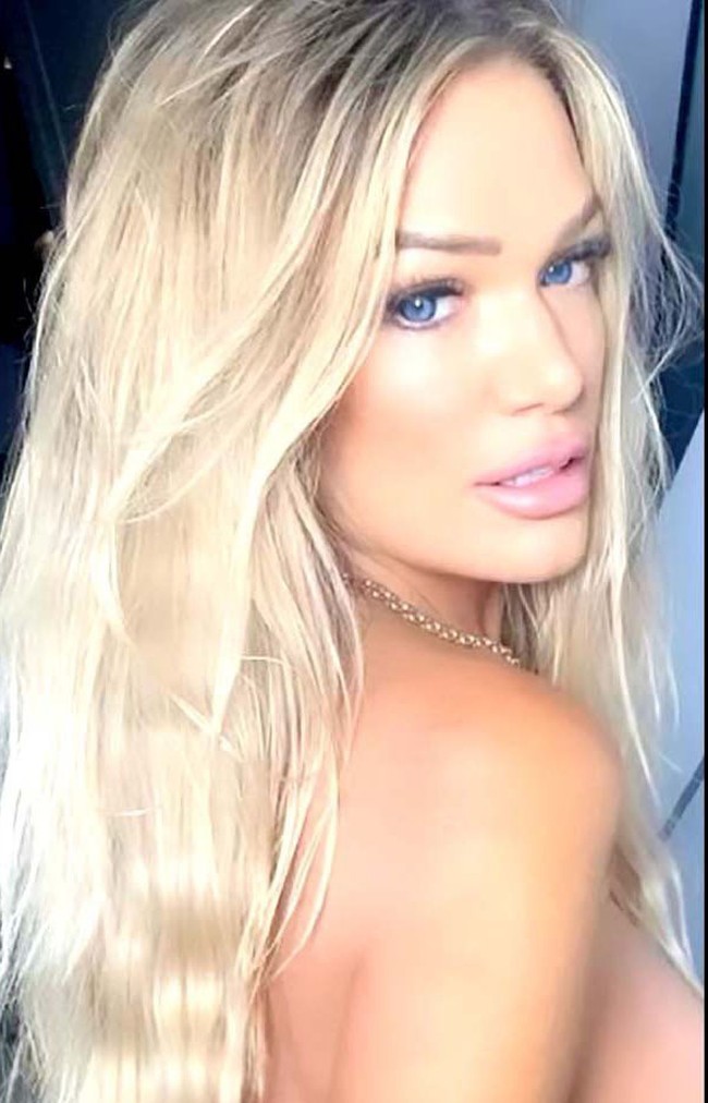 Gina cukup banyak membuat video dengan bantuan AI yang menjadikan wujudnya lebih muda. Ia pun terkejut banyak pria menyukainya. Yang lucu adalah para pria menyukainya. Model AI glamour, cantik, dan menarik, seperti model Playboy di era 90an, katanya dilansir Dailymail. Foto: Instagram @ginastewartofficial