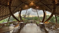 Selain spot foto, Hago Beach memiliki beberapa pilihan tempat. Ruang mola-mola, bora-bora, dan bondi. Di sini traveler juga dapat menemukan dua meeting room.   