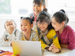 Norwegia Larang Anak SD Pakai AI Agar Tak Lupa Baca Tulis