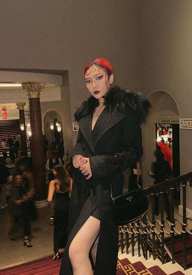 Eksistensi Isyana Sarasvati sebagai seniman sekaligus fashion enthusiast makin mendapat pengakuan secara internasional. Setelah diundang ke New York Fashion Week, ia menghadiri perhelatan akbar gelaran majalah Vogue di London. Foto: Instagram/@isyanasarasvati