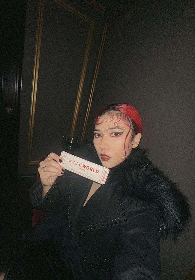 Acara yang dihadiri Isyana ini bertajuk Vogue World 2023 berlangsung di Theatre Royal Drury Lane, London, Inggris, pada Kamis (14/9/2023). Penyelenggaraannya yang berberangan dengan London Fashion Week itu bertujuan untuk amal demi mendukung para insan seni Inggris yang terpuruk karena pandemi COVID-19. Foto: Instagram/@isyanasarasvati