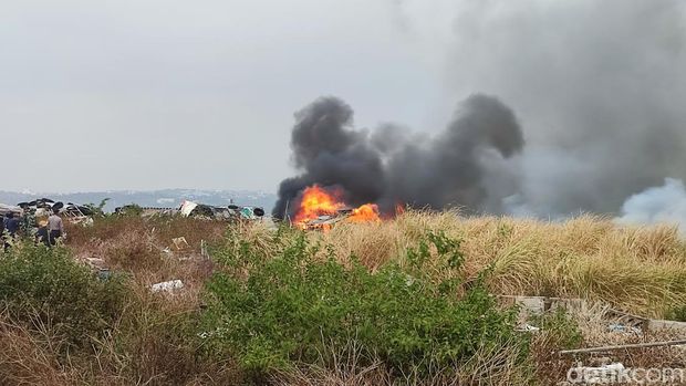TPA Jatibarang terbakar