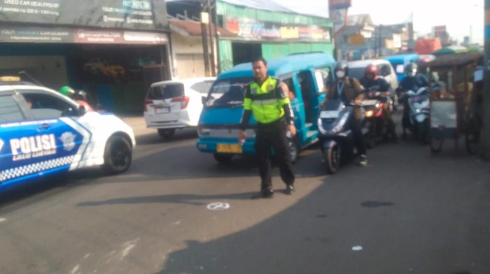 Kecelakaan lalu lintas melibatkan truk dan sepeda motor terjadi di Bogor, Jabar. Seorang pengendara sepeda motor tewas akibat kecelakaan tersebut. (dok Polres Bogor)