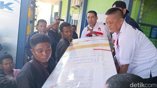 Kedatangan jenazah PMI wanita asal TTS, NTT yang meninggal dunia di Malaysia.