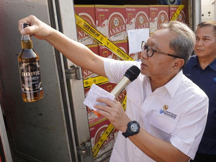 Kemendag Musnahkan Miras-Barang Ilegal Senilai Rp 7 M di Makassar