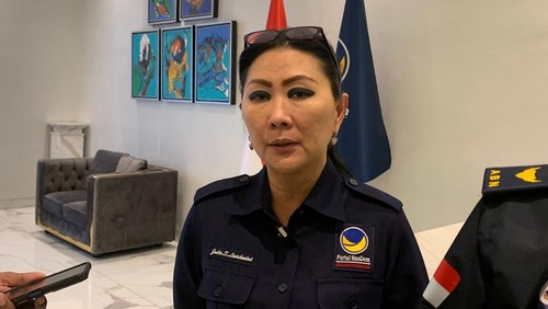 Ketua DPW Nasdem Bali Julie Sutrisno Laiskodat di kantor DPW Nasdem Bali, Jalan Cok Agung Tresna, Denpasar, Senin (18/9/2023). (Rizki Setyo Samudero)