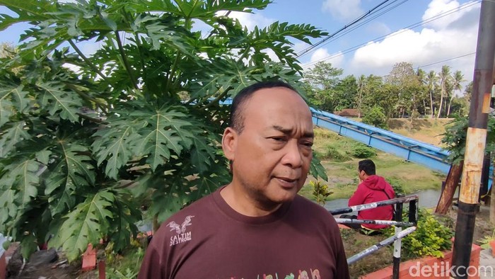 Ketua RW 13, Wonosidi Kidul, Sutrisno. Sutrisno bicara soal penemuan mayat di bawah Jembatan Giripeni Kulon Progo, Senin (18/9/2023).