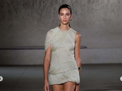 10 Koleksi Tory Burch Spring/Summer 2024, Gaya Elegan yang Effortless