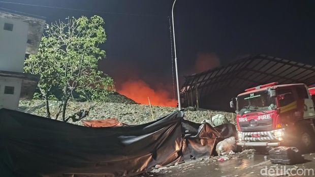 Kondisi terkini di lokasi kebakaran TPA Jatibarang, Semarang, Senin (18/9/2023) pukul 18.40 WIB.