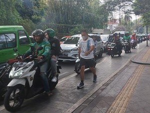 Lalin Jl Juanda Kota Bogor Macet Pagi Ini, Pemotor Nekat Naik Trotoar