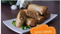 Lumpia di gerai Lumpia Semarang Ayune juga tak kalah enak. Isiannya padat dan tidak berbau sama sekali. Lokasinya ada di Rasuna Said, Jakarta Selatan. Foto: Instagram / Google Review