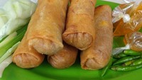 Dengan harga kisaran Rp 15 ribu kamu bisa mengobati kerinduan menikmati lumpia autentik khas Semarang di gerai Lumpia Semarang cinere. Foto: Instagram / Google Review
