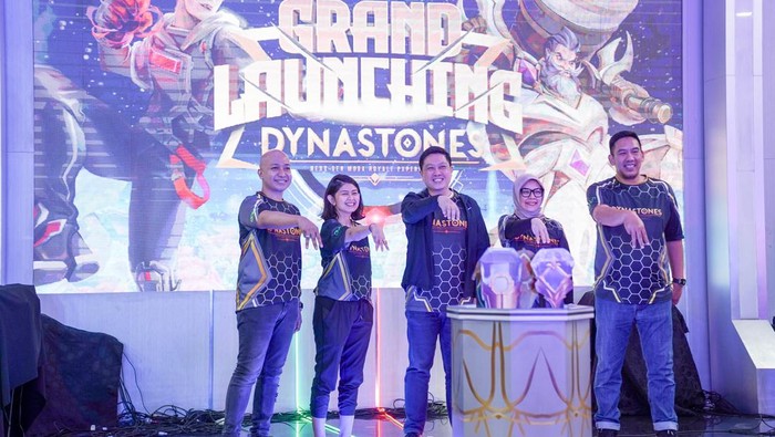 Majamojo, publisher game asal Indonesia, resmi merilis DynaStones di Tanah Air. Game yang memadukan konsep multiplayer online battle arena (MOBA) dan battle royale ini bisa dinikmati di perangkat iOS dan Android.