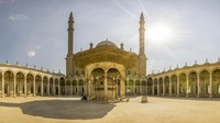 Menara kembar masjid ini memiliki ketinggian 84 meter dan jadi yang tertinggi di seluruh Mesir. Masjid Muhammad Ali menjadi yang terbesar di seantro wilayah kesultanan Ottoman pada abad ke-19. (Getty Images)