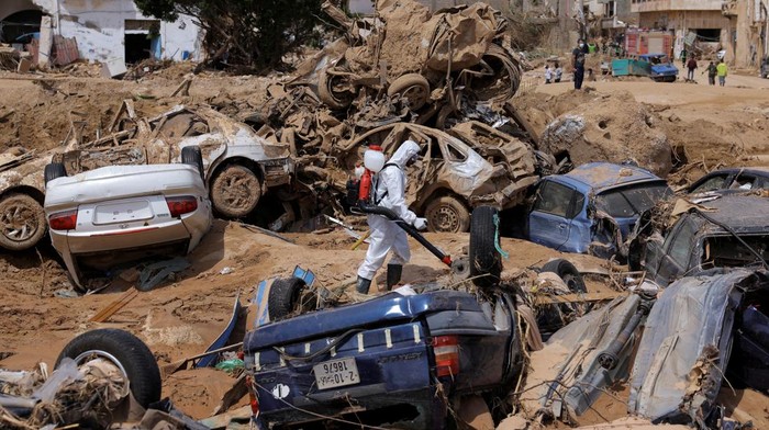 A sanitation worker disinfects rubble, amid rising concerns of spread of infectious diseases, as dead bodies started to decompose, following fatal floods in Derna, Libya, September 17, 2023. REUTERS/Amr Alfiky     TPX IMAGES OF THE DAY
