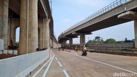 Sedangkan jalannya, terbilang sudah mulus dan siap.  