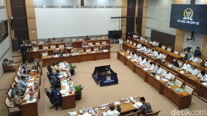 Menag Yaqut Cholil rapat bersama Komisi VIII DPR di DPR, Senin (18/9/2023).
