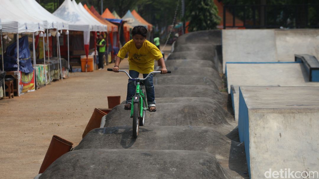 Perbaikan RTH-RPTRA Kalijodo telah selesai dilakukan. Kini ruang terbuka publik itu memiliki wajah baru setelah diperbaiki.