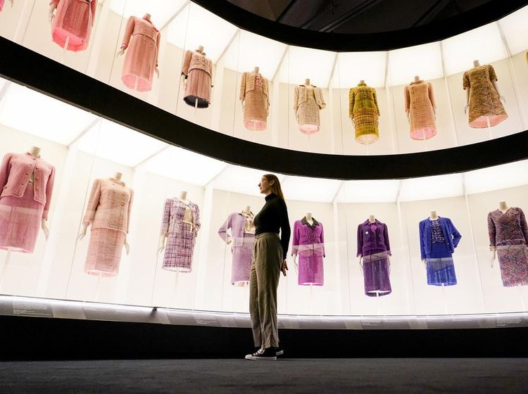 Mengagumi Karya Gabrielle Chanel Lewat Pameran Fashion Manifesto