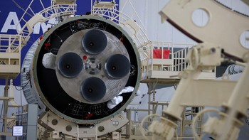 Putin diketahui memerintahkan pembangunan kosmodrom ini guna mengurangi ketergantungan pada Kosmodrom Baikonur buatan Uni Soviet yang berada di Kazakhstan.  