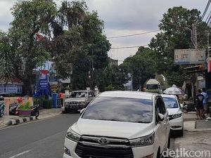 Parkir Mobil di Jalan Depan Rumah Haram, Ini Kata MUI Ciamis