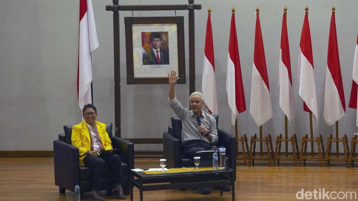 Bacapres Ganjar Pranowo memberikan Kuliah Kebangsaan di UI, Depok. Ganjar ditanya jika terpilih sebagai presiden, akan jadi petugas partai atau petugas rakyat.