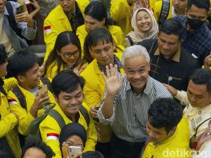 Jawaban Ganjar Saat Ditanya di UI Mau Jadi Petugas Partai atau Rakyat