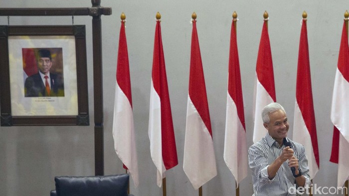 Bacapres Ganjar Pranowo memberikan Kuliah Kebangsaan di UI, Depok. Ganjar ditanya jika terpilih sebagai presiden, akan jadi petugas partai atau petugas rakyat.