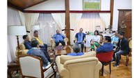 Momen SBY bertemu pimpinan ketum parpol Koalisi Indonesia Maju. Selain itu ada juga pimpinan PSI terlihat dalam pertemuan ini, meski belum ada pernyataan resmi. (Foto: dok. Instagram Prabowo Subianto)