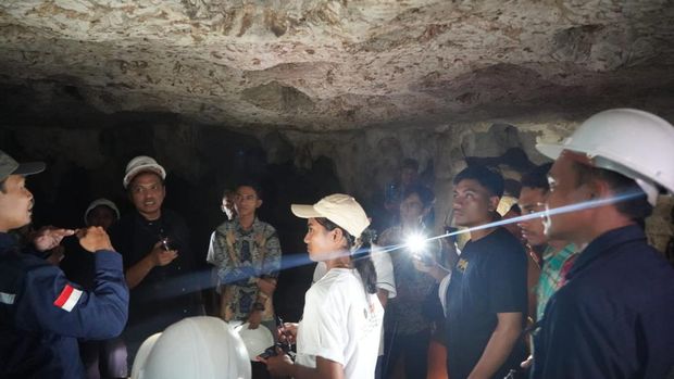 Pemandu Wisata di Labuan Bajo dapat pelatihan dari ahli Geologi