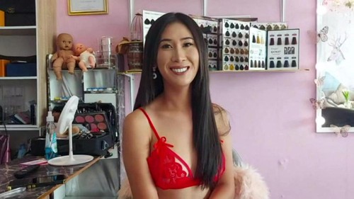 Pemilik salon pakai lingerie di Thailand