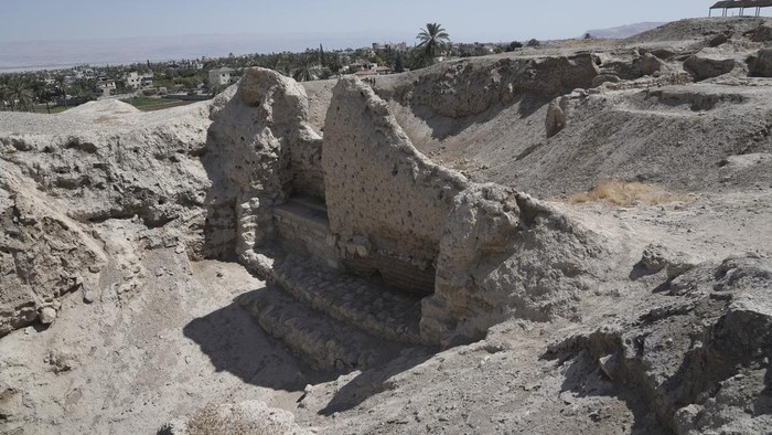 Penampakan Situs Tell es-Sultan Palestina yang Diakui Warisan Budaya UNESCO Tell es-Sultan archaeological near Jericho, West Bank, site is seen Sunday, Sept. 17, 2023. A U.N. conference voted Sunday to list the site as a World Heritage Site in Palestine, a decision likely to anger Israel, which controls the territory and does not recognize a Palestinian state.(AP Photo/Mahmoud Illean)