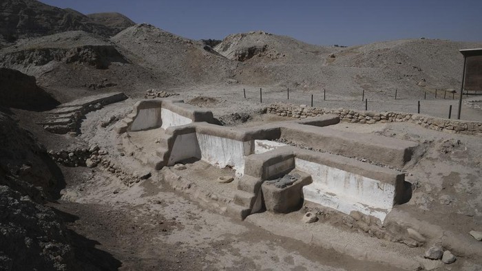 Penampakan Situs Tell es-Sultan Palestina yang Diakui Warisan Budaya UNESCO Tell es-Sultan archaeological near Jericho, West Bank, site is seen Sunday, Sept. 17, 2023. A U.N. conference voted Sunday to list the site as a World Heritage Site in Palestine, a decision likely to anger Israel, which controls the territory and does not recognize a Palestinian state.(AP Photo/Mahmoud Illean)