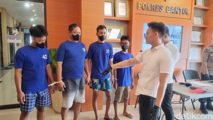 Empat pelaku pengeroyokan terhadap seorang pria di Kapanewon Jetis, Kabupaten Bantul, Senin (18/9/2023).