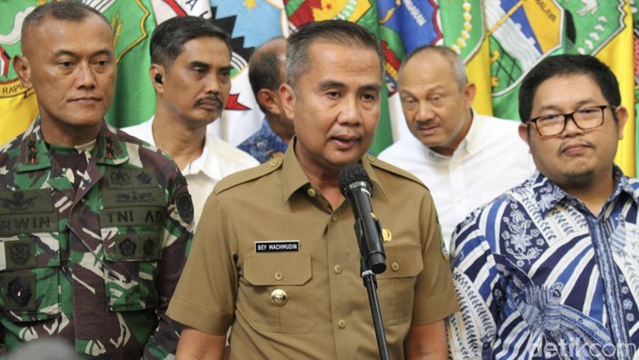 Pj Gubernur Jabar Bey Machmudin.