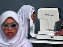 Video: Cek Gratis di Sekolah Bandung, Ketahuan Banyak Anak Mata Minus!