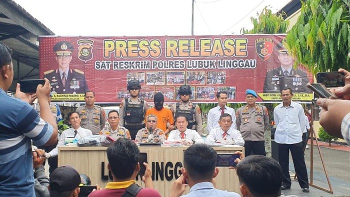 Pria Jawa Barat di Lubuklinggau yang bunuh rekan sendiri mengaku nekat karena cemburu.