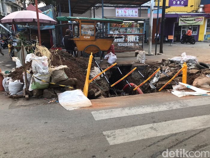 Proyek galian saluran air di Jl Asem Baris Raya, Tebet, Jaksel, 18 September 2023. (Fitrya Anugrah Kusuma/magang detikcom)