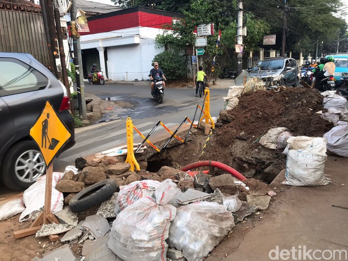 Proyek galian saluran air di Jl Asem Baris Raya, Tebet, Jaksel, 18 September 2023. (Fitrya Anugrah Kusuma/magang detikcom)
