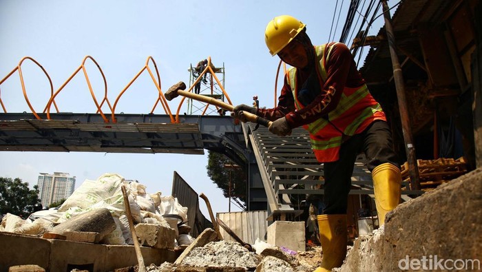 Proyek JPO Kebayoran Terus Dikebut Proyek Jembatan Penyeberangan Orang (JPO) yang baru di Kebayoran, Jakarta Selatan, terus dikebut. Begini progresnya.
