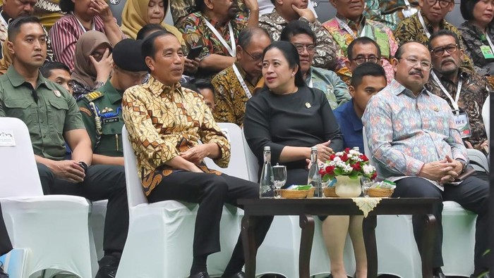 Puan Maharani bersama Presiden Joko Widodo
