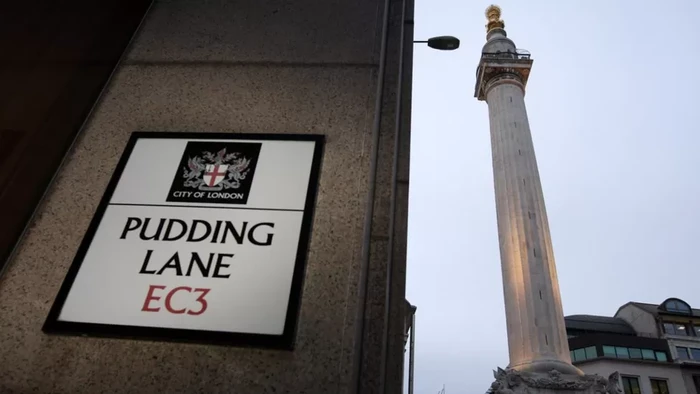 Pudding Lane di London memiliki monumen untuk mengenang Kebakaran Dahsyat 1666